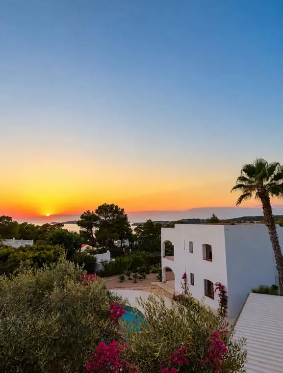 Atardecer sobre el mar desde la villa